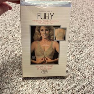 Vintage exquisite form fully 34B beige bra, style number P565 front closure